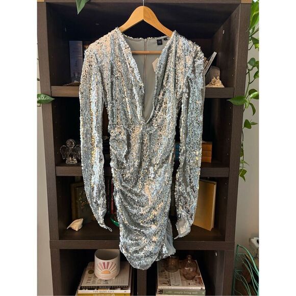 NWT OW Collection x Revolve Glitter Dress In Silver Sequin Size Small $250 MSRP - Picture 6 of 11